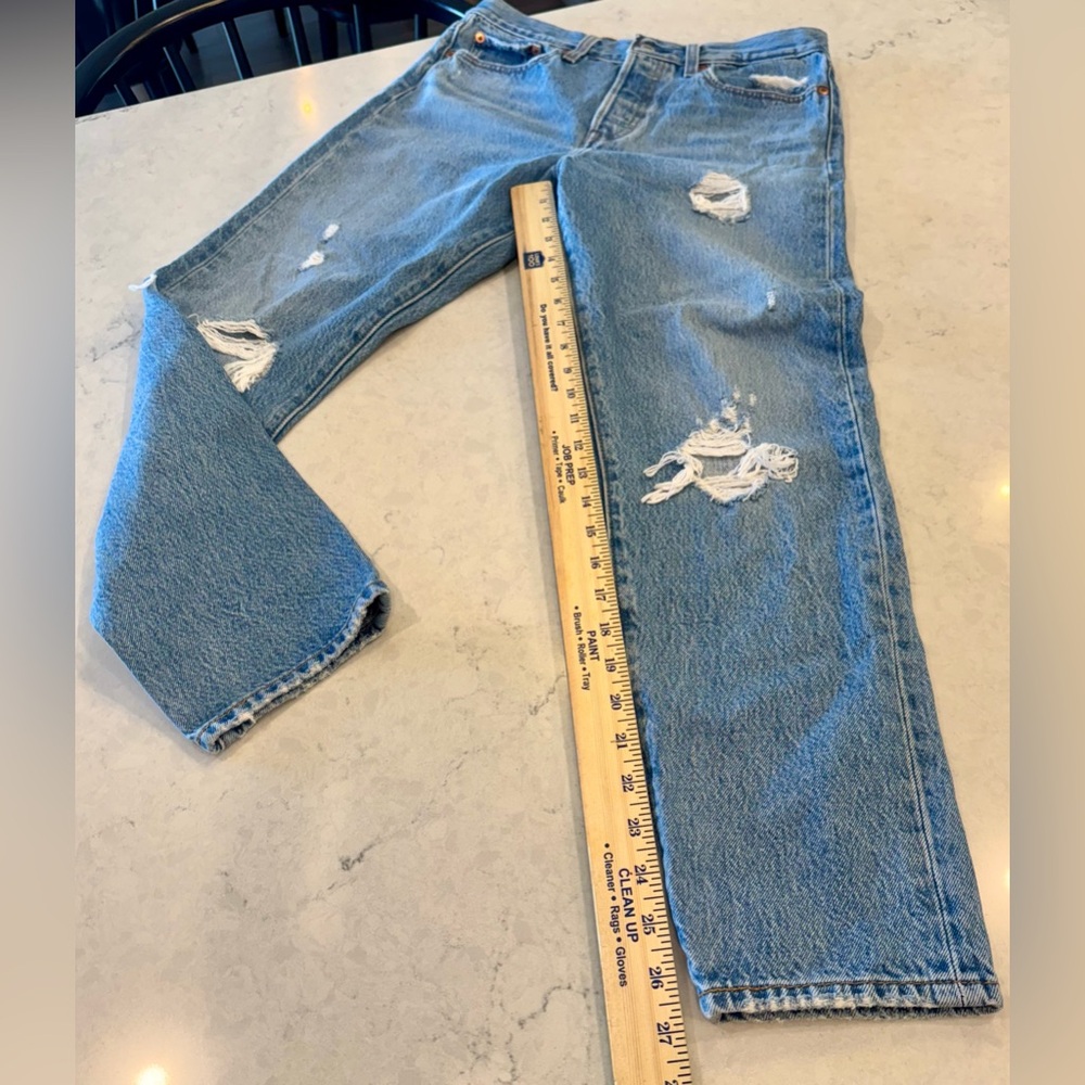 Levi’s Wedgie Jeans Womens Size 28 High Rise Straight Crop Button Fly Distressed - Picture 3 of 8